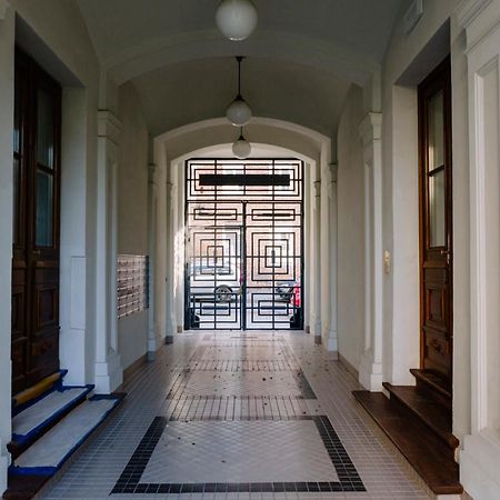 French Touch: Romantyczny Apartament W Kamienicy Варшава Экстерьер фото